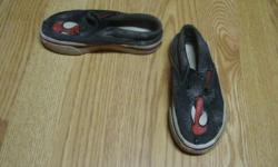 I have a pair of Spiderman Toddler Size 11 Runners for sale! These are in great condition and would look great in your child's room or to give as a gift.
Comes from a non-smoking household. Do not miss out on this excellent opportunity to get this for a