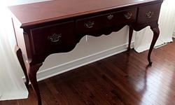 Thank you for your interest in our
Mahogany Buffet
MC,Visa, Delivery Available
* excellent condition
* gorgeous pristine condition
* made by Stanley Furniture (high end...buffets start at $1500-see