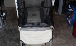 Stroller in great condition comes with mosquito netting