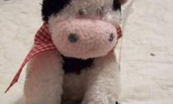 NEW Super cute stuffed cow toy.  Nice quality (not a cheap one) Great for the cow lover or little onein your life!  Only $3.00!
****Please see my other ads. Multi-item purchase discount available.****