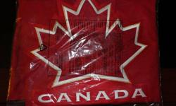 BRAND NEW NIKE TEAM CANADA HOCKEY JERSEY
******** SIZE SMALL SHARP! **********
Just in time for the WORLD JUNIOR HOCKEY TOURNAMENT
BRAND NEW 100% GENUINE NIKE TEAM CANADA HOCKEY JERSEY.
This is a men's Size Small with all tags attached.Arm pit to arm pit