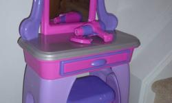 Toddler girls vanity table. Excellent condition $15