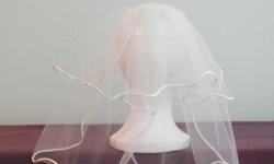 I have a selection of beautiful wedding veils that I am selling inexpensively. These veils were never worn and are in excellent condition.
My veils are much more affordable when you compare them with veils sold at bridal stores.
Located in Rockland,