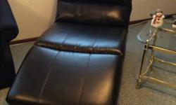 This very new and high quality leather lounger has been very well looked after. This lounger chair is great for casual reading,
having a afternoon nap, or just relaxing having a super snooze,
and or laying back to watch your favourite movies. I am