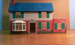 Marx vintage tin doll house from 50's - 60's  Very nice condition with no rust.