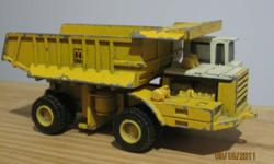 Vintage International 350 Hauler- made by Ertl Co, in very good played with condition, diecast metal.