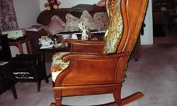 Solid Rocking Chair - Maple Wood - upholstered.
Good condition.