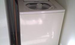 Kitchen Aid Washing Machine...used, but works very well...come and get it!
Machine a Lavage Kitchen Aid-  usagee mais fonctionne tres bien. Venez la chercher!
Contact: 514-781-3204