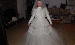For sale, wedding gown, needs to be cleaned, size 8. $50.00 O.B.O.
for more info call 250 426 4835