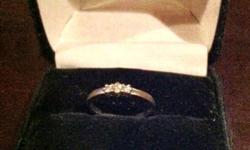 Never worn
3 diamonds in white gold
Bought at mappins for $199
Comes with velvet box
Perfect Xmas gift!
This ad was posted with the Kijiji Classifieds app.