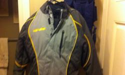 Been worn twice, comes with high bib snow pant
This ad was posted with the Kijiji Classifieds app.