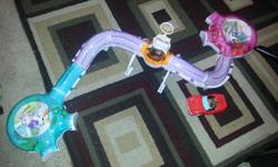 Zhu Zhu Pets track in excellent condition. Comes with 1 wolf, 1 puppy and 1 mouse as well as a car.